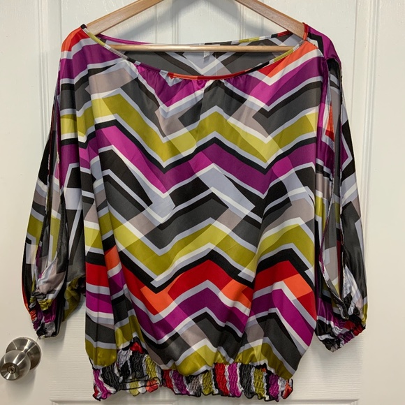 Halo Print Slit-Sleeve  Top - Picture 2 of 6